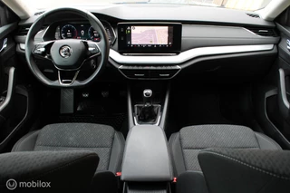 Škoda Octavia Skoda Octavia Combi 1.0 TSI Business Edition Plus, Stuur + stoel verwarming, Memory seats, Digitaal dashboard, Elektrische kofferbak, Head up display, Dodehoek detectie, Clima, App connect, Cruise, Navi. - afbeelding nr 4