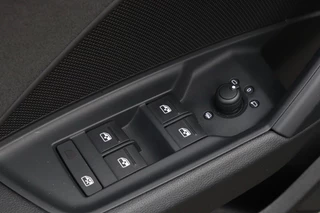 Audi A3 Virtual Cockpit Plus/Navi Plus/Keyless/LED/Winterpakket/DAB/17