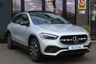 Mercedes-Benz GLA Pano/LED/Leder/Keyless/Camera/Elek. stoelen/Dodehoek/19