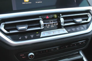BMW 3 Serie BMW 3-serie Touring 320i M-Sport/Pano/Camera/NL auto/184pk - afbeelding nr 18