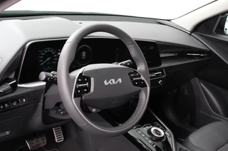 Kia Niro EV Kia Niro EV DynamicPlusLine 64.8 kWh Nieuw Model! | Navigatie Half Leder Schuif-kantel dak Electrisch bedienbare achterklep DAB Led Camera - afbeelding nr 8