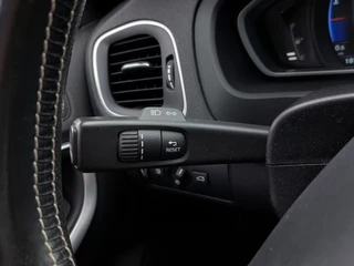 Volvo V40 Volvo V40 2.0 D2 R-Design Business | Origineel NL | Navi | Bi-Xenon | Clima | Cruise | Leder+Alcantara | Stoelverwarming | Pdc | Licht+Regensensor | 16''lm | Voorruitverwarming - afbeelding nr 18