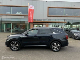 Kia Sorento Sorento 1.6T 267pk PHEV Hybrid 7 Pers. 4WD Automaat Edition , 55 km volledig elektrisch rijden hierna hybride aandrijving. Trekhaak , Navi , Apple Carplay - Android Auto , Parkeerhulp Voor& Achter . Stoel & Stuur verwarming , 7 jaar fabrieksgarantie - afbeelding nr 2