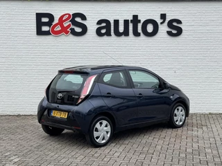 Toyota Aygo Toyota Aygo 1.0 VVT-i x-play Airco Camera Bluetooth Media player Nieuwe 4 seizoenen banden - afbeelding nr 2