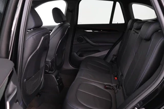 BMW X1 BMW X1 sDrive20i M Sport | Leder | Head-Up |  Stoelverwarming | Camera | Full LED | Sportstoelen | Navigatie | Park Assist | DAB - afbeelding nr 7