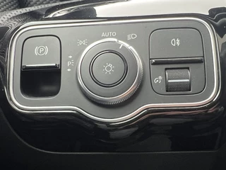 Mercedes-Benz CLA Navigatie Trekhaak Panoramadak Elek. Stoelen Leer Stoelverwarming DAB Keyless Getint Glas  NL Auto BTW - afbeelding nr 30