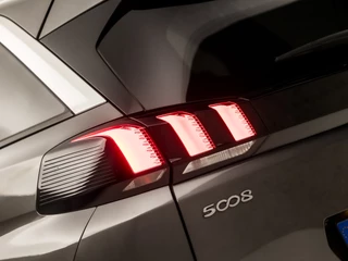 Peugeot 5008 (APPLE CARPLAY, GROOT NAVI, 360 CAMERA, PARKEERSENSOREN, TREKHAAK, SPORTSTOELEN, GETINT GLAS, CRUISE, NIEUWSTAAT) - afbeelding nr 26