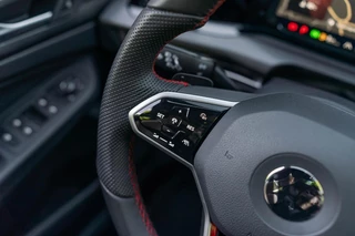 Volkswagen Golf Volkswagen Golf 2.0 TSI GTI Clubsport 45 Jahre Akra Pano DSG - afbeelding nr 24