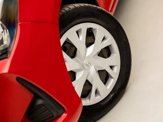 Toyota Yaris Toyota Yaris 1.0 VVT-i Sport (AIRCO, BLUETOOTH, ELEK RAMEN, SPORTSTOELEN, MULTIFUNCTIONEEL STUURWIEL, NIEUWE APK, NIEUWSTAAT) - afbeelding nr 27