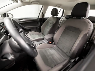 Volkswagen Golf (APPLE CARPLAY, GROOT NAVI, CLIMATE, STOELVERWARMING, DYNAMISCHE KNIPPERLICHTEN, ALCANTARA SPORTSTOELEN, ADAPTIVE CRUISE, PARKEERSENSOREN, LM VELGEN, NIEUWSTAAT) - afbeelding nr 12