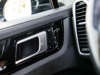 Porsche Cayenne Porsche Cayenne 3.0 V6 340PK Pano Stoelkoeling Bose ACC Sport Chrono Led Matrix 360 Camera Softclose Luchtvering - afbeelding nr 44