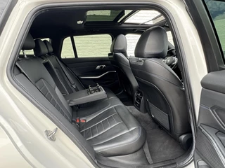 BMW 3 Serie BMW 3-serie Touring 320i High Exec. M-Sport individual Sfeer Leder Camera Pdc v+a Trekhaak Led - afbeelding nr 42