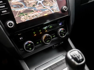 Škoda Octavia (APPLE CARPLAY, NAVIGATIE, CLIMATE, GETINT GLAS, SPORTSTOELEN, PARKEERSENSOREN, CRUISE, NIEUWE APK, NIEUWSTAAT) - afbeelding nr 8