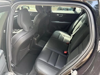Volvo V60 Volvo V60 2.0 T6 AWD Essential | DEMO | Parkeercamera | Verwarmbare stoele - afbeelding nr 10