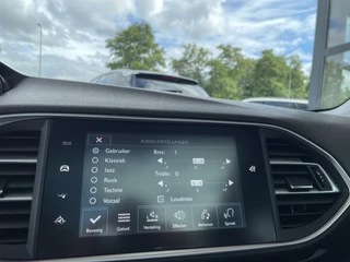 Peugeot 308 Peugeot 308 SW 1.6 BlueHDI 120 pk Blue Lease Executive Pack Trekhaak Panoramadak Camera Parkeersensoren DAB Clima en Cruise Control Wit Metallic Nette auto zuinige Euro 6 Diesel Station - afbeelding nr 39