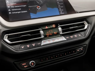 BMW 1 Serie Automaat (PANORAMADAK, M PAKKET, APPLE CARPLAY, GROOT NAVI, STOELVERWARMING, LEDEREN SPORTSTOELEN, CAMERA, GETINT GLAS, M SPORT BESTURING, SFEERVERLICHTING, NIEUWE APK, NIEUWSTAAT) - afbeelding nr 10