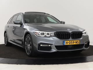 BMW 5 Serie BMW 5-serie 540d xDrive M Sport | Panoramadak | Head-Up |  Adaptive cruise | Carplay | Alcantara | Harman/Kardon | Stoelverwarming | Trekhaak | Sfeerverlichting - afbeelding nr 44