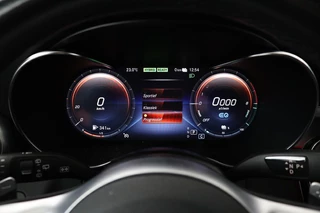 Mercedes-Benz C-Klasse Mercedes-Benz C-klasse 300e AMG | Panoramadak | Stoelverwarming |  360 camera | Trekhaak | Carplay | Dodehoek detectie | Matrix LED | Navigatie | Half leder - afbeelding nr 20