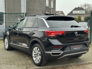 Volkswagen T-Roc Volkswagen T-Roc 1.5 TSI Sport Pano/Keyless/Camera - afbeelding nr 12