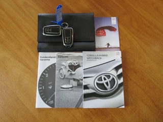 Toyota Corolla Toyota Corolla 1.8 Hybrid First Edition | STUUR+STOELVERWARMING | ADAPTIVE CRUISE CONTROL | NAVI | CAMERA | KEYLESS START | DAB+ | - afbeelding nr 25