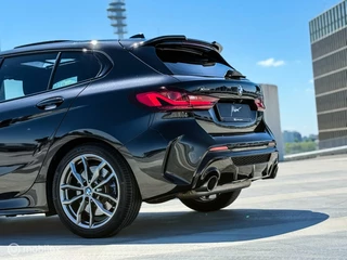 BMW 1 Serie BMW 1-serie M135i xDrive |Pano |HUD |H&K |Sfeer |Stuurverw. - afbeelding nr 7