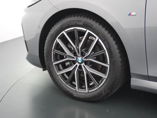 BMW 2 Serie BMW 2-serie Active Tourer 220i M-Sport HARMAN KARDON AUDIO| PANO |360 CAMERA | MEMORY SEAT - afbeelding nr 13