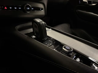 Volvo XC90 Volvo XC90 T8 Twin Engine AWD R-Design PANO/LUCHTVERING/TREKHAAK/H&K/MASSAGE+VENTILATIE/360CAMERA/20
