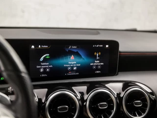 Mercedes-Benz A-Klasse Automaat (APPLE CARPLAY, GROOT NAVI, CAMERA, LEDER/ALCANTARA, DIAMOND GRILL, SPORTSTOELEN, STOELVERWARMING, GETINT GLAS, WIDESCREEN, NIEUWE APK, NIEUWSTAAT) - afbeelding nr 26
