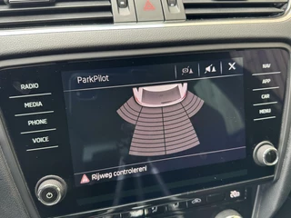 Škoda Octavia Skoda Octavia Combi 1.5 TSI Greentech Sport Business Automaat | Cruise control | Climate control | Trekhaak | Parkeersensoren achter | Zwart optiek - afbeelding nr 24