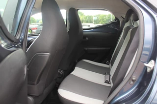 Toyota Aygo Toyota Aygo 1.0 VVT-i x-play / Camera / Navigatie / 15'' / Bluetooth / Airco - afbeelding nr 11