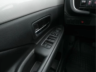 Mitsubishi Outlander Mitsubishi Outlander 2.0 PHEV Business Edition X-Line AWD Aut. *NAVI-FULLMAP | LEATHER-FABRIC | COMFORT-SEATS | CAMERA | ECC | KEYLESS | SHIFT-PADDLES | TOWBAR | 16