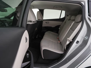 Nissan Leaf Nissan Leaf N-Connecta 40 kWh (INCL-BTW)  Aut. *ADAPTIVE-CRUISE | NAVI-FULLMAP | SURROUND-VIEW | CARPLAY | KEYLESS | BLIND-SPOT |  DIGI-COCKPIT | COMFORT-SEATS | DAB | ECC | PDC | HEATED-SEATS | 17