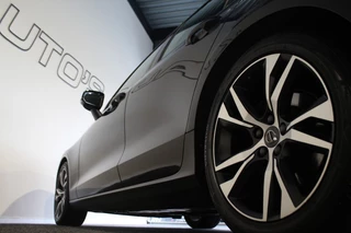 Volvo V60 Volvo V60 2.0 B4 CORE RIJKLAAR l LEDER l 197PK l CAMERA l CARPLAY l - afbeelding nr 46