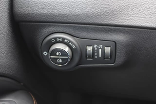 Jeep Compass Jeep Compass 1.4 MultiAir Limited 4x4 / Trekhaak / Camera / Half leder / Navigatie / Keyless / 17'' / Stuurverwarming / DAB / Stoelverwarming / Cruise Control - afbeelding nr 28
