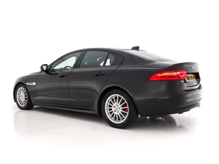 Jaguar XE Jaguar XE 2.0 D R-Sport-Pack Aut. *LEATHER-MICROFIBRE | BI-XENON | NAVI-FULLMAP | MERIDIAN-SOUND | HEATED-SPORTSEATS | CAMERA | ECC | KEYLESS | PDC | SHIFT-PADDLES | LANE-ASSIST | CRUISE | 17''ALU* - afbeelding nr 4