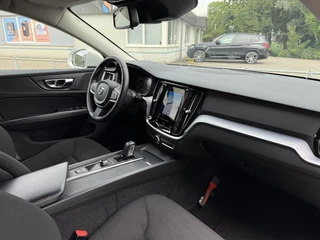 Volvo V60 Volvo V60 2.0 B3 Aut. 163pk MHEV Momentum | Navi | LED | Trekhaak | LMV - afbeelding nr 13