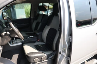 Nissan Navara Nissan Navara 2.5 DCI DUBBEL CABINE SE A/T 5 SITZ 4WD VAN MARGE - afbeelding nr 7