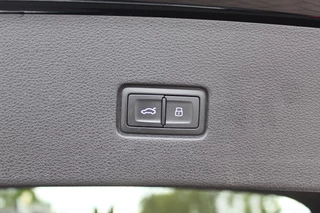 Audi Q8 Audi Q8 55 TFSI e quattro Pro Line S / Vol opties!! / Trekhaak / Panoramadak / 360Camera / Head-up / 22'' / Softclose / B&O / Luchtvering / Keyless / Stuurverwarming / Sfeerverlichting / Stoelventilatie + verwarming / Dodehoek / - afbeelding nr 39