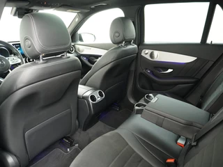Mercedes-Benz GLC Mercedes-Benz GLC 300e AMG // Panoramadak // Burmester // 360 Camera // Keyless // Carbon // Sfeerverlichting // Carplay - afbeelding nr 14