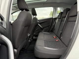 Peugeot 2008 Peugeot 2008 1.2 PureTech Blue Lion Pano,Navi,Pdc,110pk,Airco,Cruise,Lm velgen,4 Nieuwe Banden,Apk tot 07-2026 - afbeelding nr 9