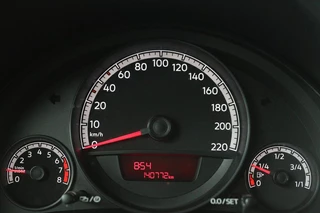 Volkswagen up! Volkswagen Up! 1.0 Take Up! | Airco | Elektrische ramen | Radio |  LED | Honey Yellow Metallic - afbeelding nr 17