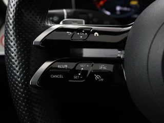 Mercedes-Benz E-Klasse Mercedes-Benz E-klasse 300de 4Matic AMG Night | Panoramadak | Trekhaak |  Stoelverwarming | 360 camera | Adaptive cruise | Leder/Alcantara | Burmeseter | Matrix LED | Navigatie - afbeelding nr 15