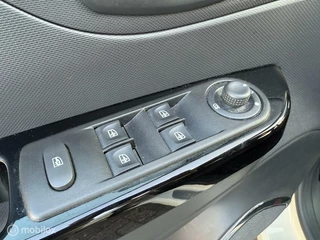 Renault Captur Renault Captur 0.9 TCe Helly Hansen 2015 / Trekhaak / Camera / Keyless / R-Link Navigatie / Climate control / NAP - afbeelding nr 20