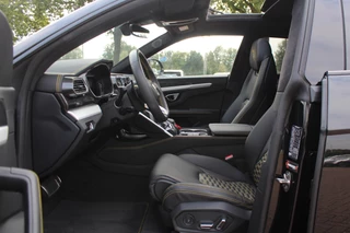 Lamborghini Urus Lamborghini Urus 4.0 V8 / NL Auto! / Full Carbon / Keramisch / B&O / Pano / 360Camera / Head-up / 23'' / Stoelventilatie / Massage - afbeelding nr 10