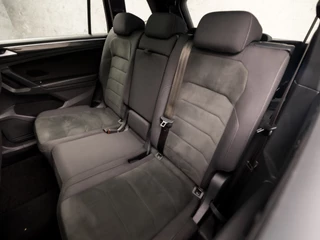 Volkswagen Tiguan Allspace Volkswagen Tiguan Allspace 1.5 TSI R-Line Sport 7 Persoons 150Pk Automaat (PANORAMADAK, VIRTUAL COCKPIT, APPLE CARPLAY, GROOT NAVI, CAMERA, SPORTSTOELEN, ZWART HEMEL, ADAPTIVE CRUISE, LED KOPLAMPEN, KEYLESS, NIEUWE APK, NIEUWSTAAT) - afbeelding nr 17