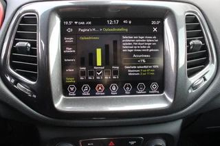 Jeep Compass Jeep Compass 4xe 240PK PHEV TRAILHAWK AUTOMAAT | NAVIGATIE | ACHTERUIRIJCAMERA | APPLE CARPLAY / ANDROID AUTO | DIGITALE COCKPIT | XENON KOPLAMPEN | 17