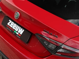 Alfa Romeo Giulia Alfa Romeo Giulia 2.0 Turbo 280 PK Competizione Q4 AWD | Pano | Harman | 19