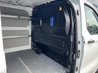 Ford Transit Custom Ford Transit Custom 320 2.0 TDCI L2H1 Trend Zuid | 136pk | Driver Assistance Pack | Stoelverwarming | Voorruitverwarming | Navigatie | Verlengde Fabrieksgarantie tot 08-2028 - afbeelding nr 9