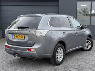 Mitsubishi Outlander Mitsubishi Outlander 2.0 PHEV Business Edition 2e Eigenaar,Navi,Clima,Cruise,Camera,Trekhaak,Dealer Onderhouden,N.A.P,Nieuwe APK Bij Aflevering - afbeelding nr 2