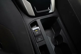 Volkswagen T-Roc Volkswagen T-Roc 1.0 TSI Style Business Navi Clima CarPlay  ACC Getint glas 17-Inch Nl-Auto NAP! - afbeelding nr 29